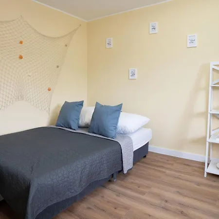 Captains Quarters 5 - Strandnah- Maritimer Charme By Interhome