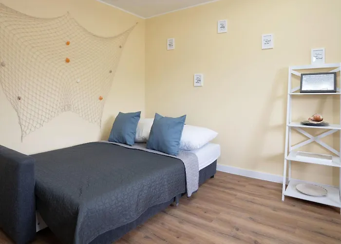 Captains Quarters 5 - Strandnah- Maritimer Charme By Interhome
