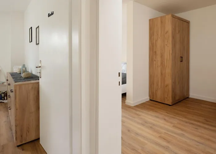 Captains Quarters 5 - Strandnah- Maritimer Charme By Interhome